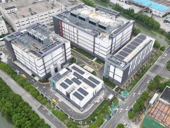 华为昇腾950超节点落户上海背后 只卖三四元的配角 AI催生千亿元生意